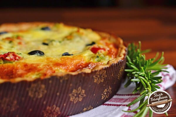 Кіш з куркою та овочами